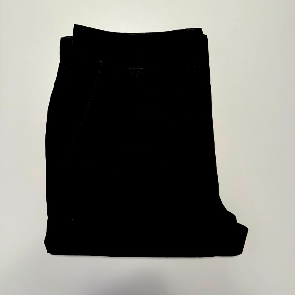 Hugo Boss Red dress flat front, slacks/pants in black.